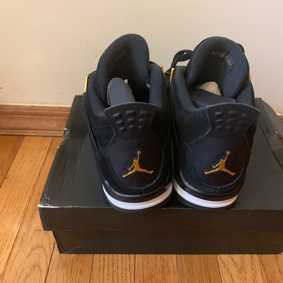 ROYALTY - Picture 4 of 4